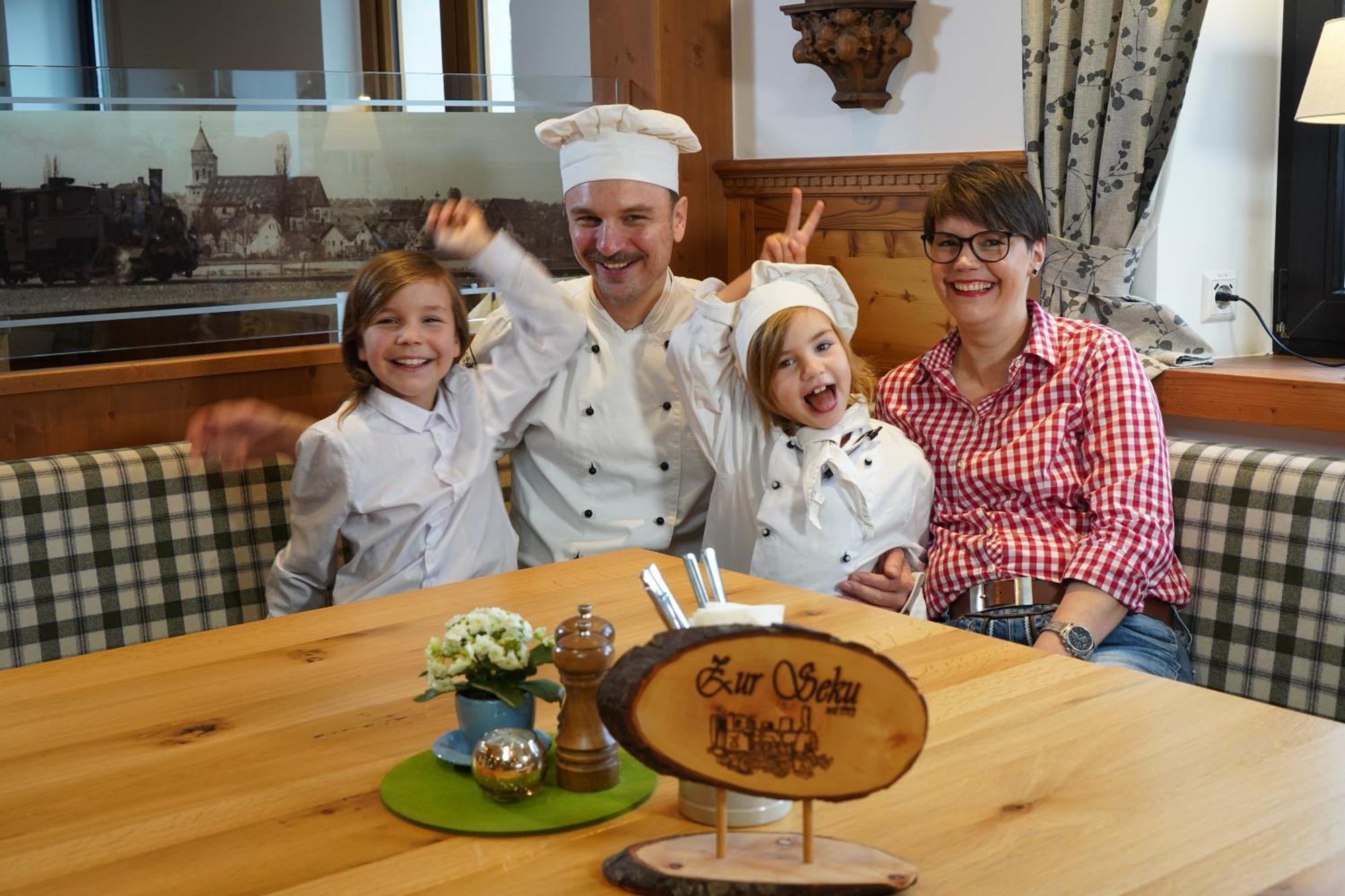 Gasthof Zur Seku Neunkirchen am Brand ภายนอก รูปภาพ