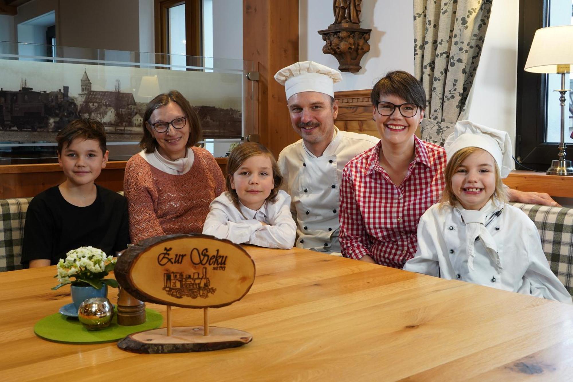 Gasthof Zur Seku Neunkirchen am Brand ภายนอก รูปภาพ